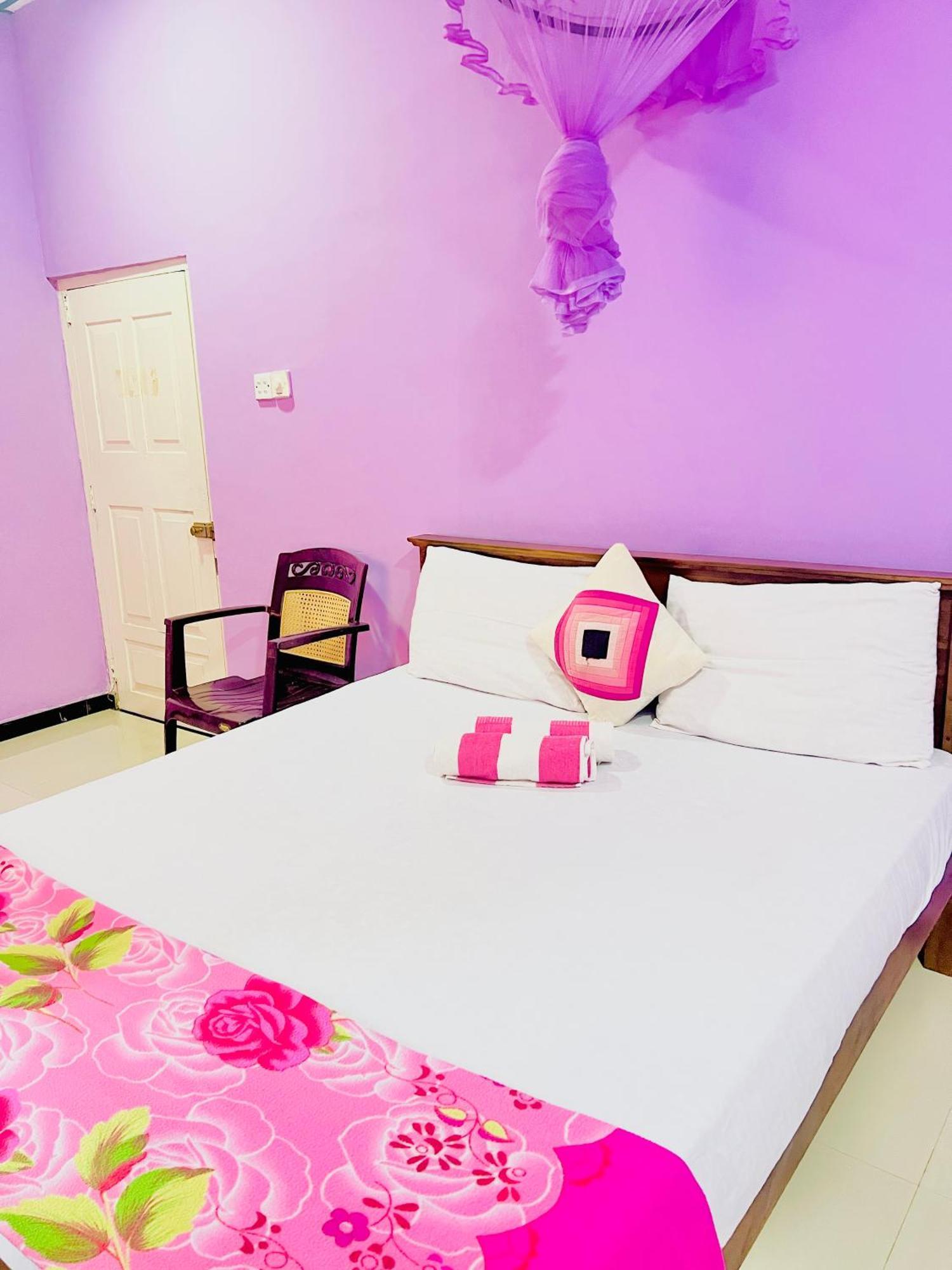 Gloriya Mathews Hotel เนกอมโบ ภายนอก รูปภาพ